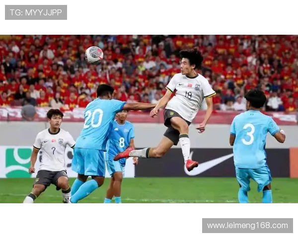 中国足球队迎战亚洲杯劲敌,主帅分析关键对决策略备受关注 中国足球队迎战亚洲杯劲敌,主帅分析关键对决策略备受关注