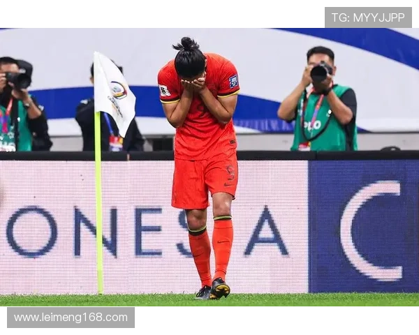 国足再创佳绩逆转取胜全场沸腾球迷高呼新时代强势崛起 国足再创佳绩逆转取胜全场沸腾球迷高呼新时代强势崛起