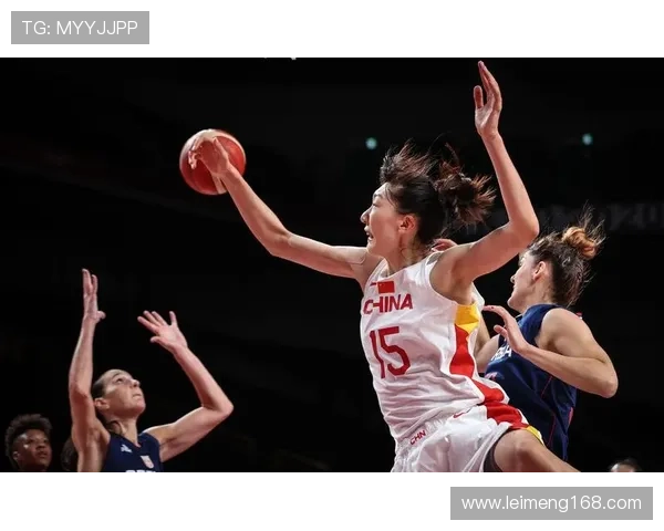 篮球世界杯激战正酣，中国男篮奋力拼搏，力争历史性突破晋级八强